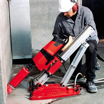 Furo em laje de concreto em Perús