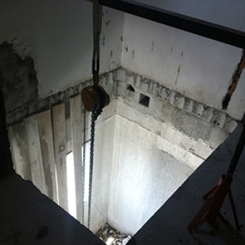 Furo para escada caracol no Glicério